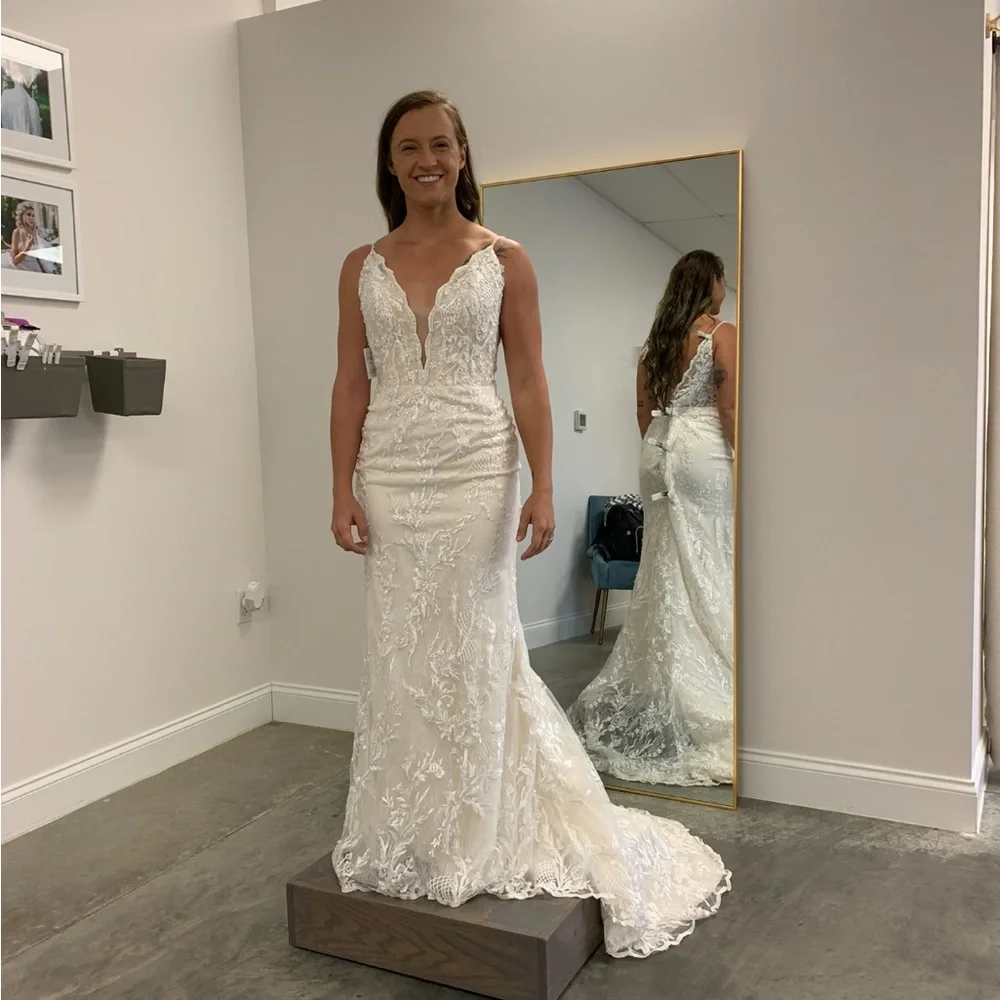 MOTIVATED TO SELL - Wedding dress and veil - Picture 4 of 7